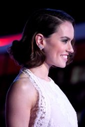 Daisy Ridley – Star Wars: The Force Awakens Premiere in Hollywood