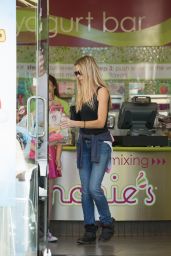 Denise Richards Booty in Jeans - Calabasas 12/13/2015 