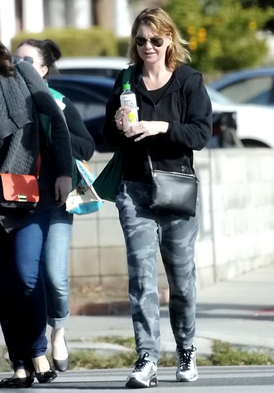 Ellen Pompeo - Grocery Shopping in Los Angeles, December 2015