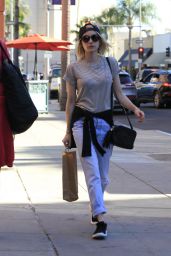 Emma Roberts - Shopping in Los Angeles, December 2015