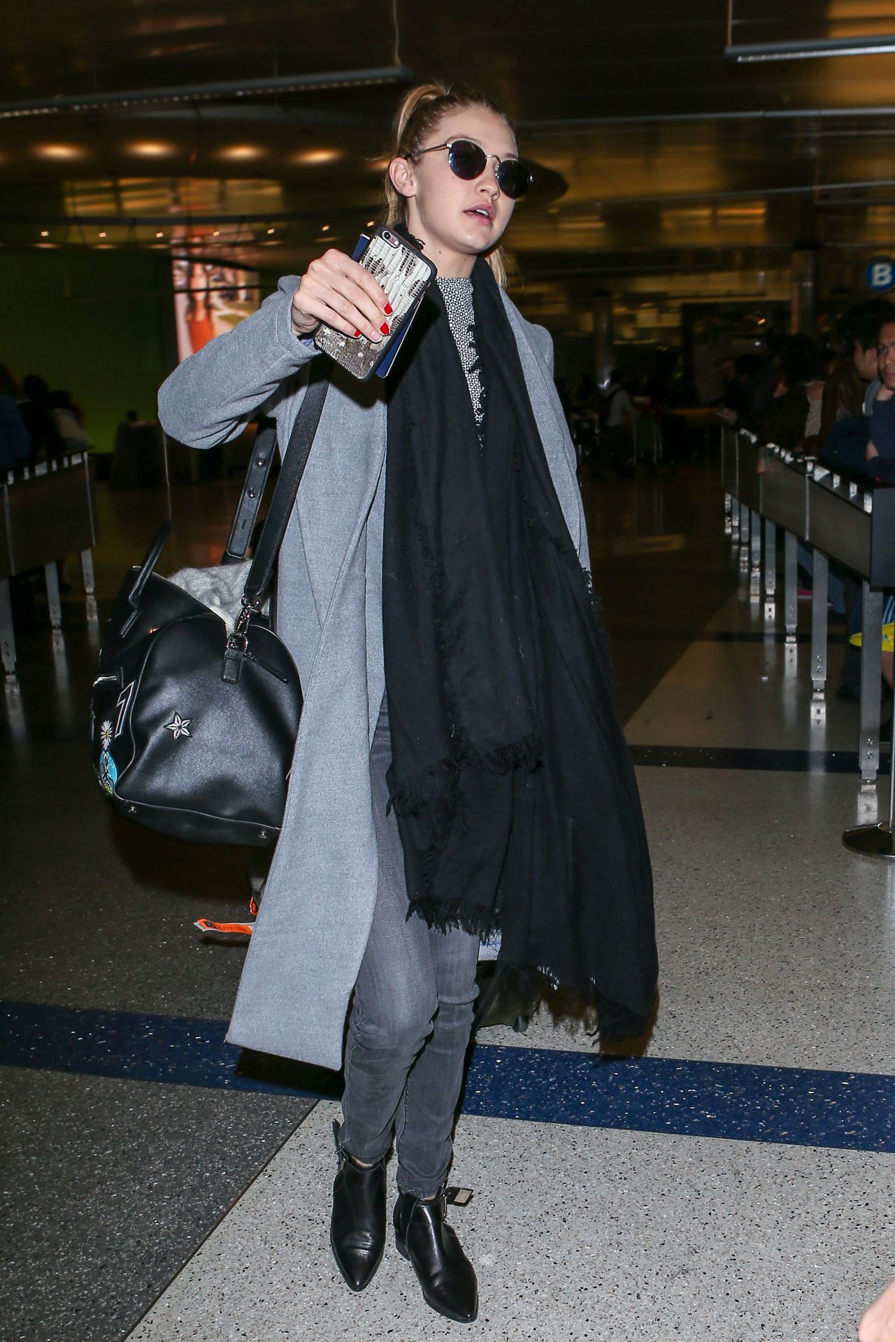 Gigi Hadid LAX Airport December 27, 2014 – Star Style