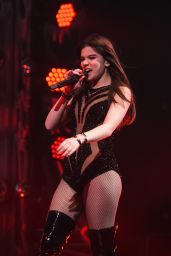 Hailee Steinfeld Performs at Q102