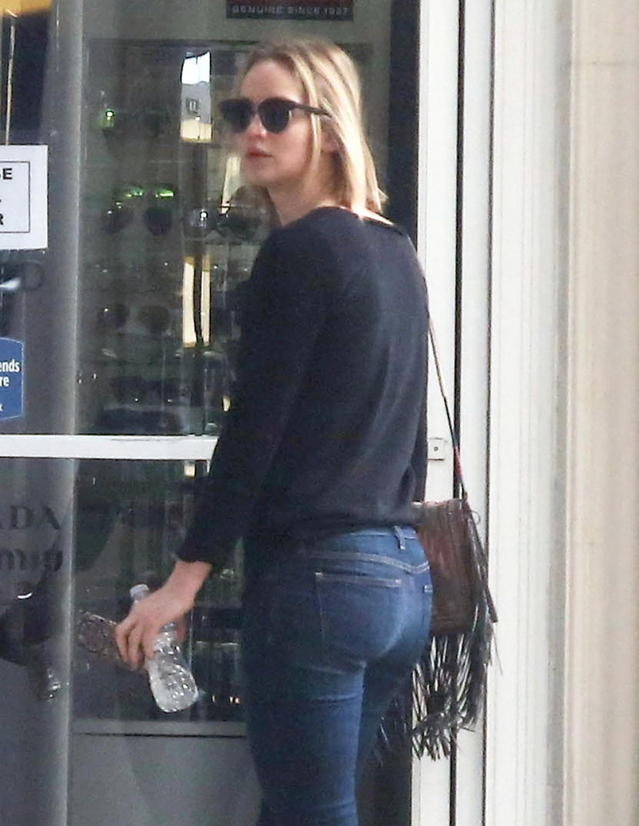 Jennifer Lawrence in Ripped Jeans - December 2015 • CelebMafia