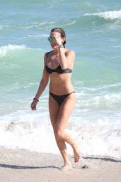 Katie Cassidy Hot in Bikini - Miami 12/21/2015