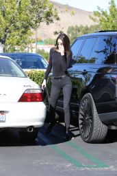 Kendall Jenner Booty in Tight Jeans - Out in Calabasas 12/12/2015 