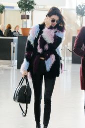Kendall Jenner - Heathrow Airport in London, 12-8-2015