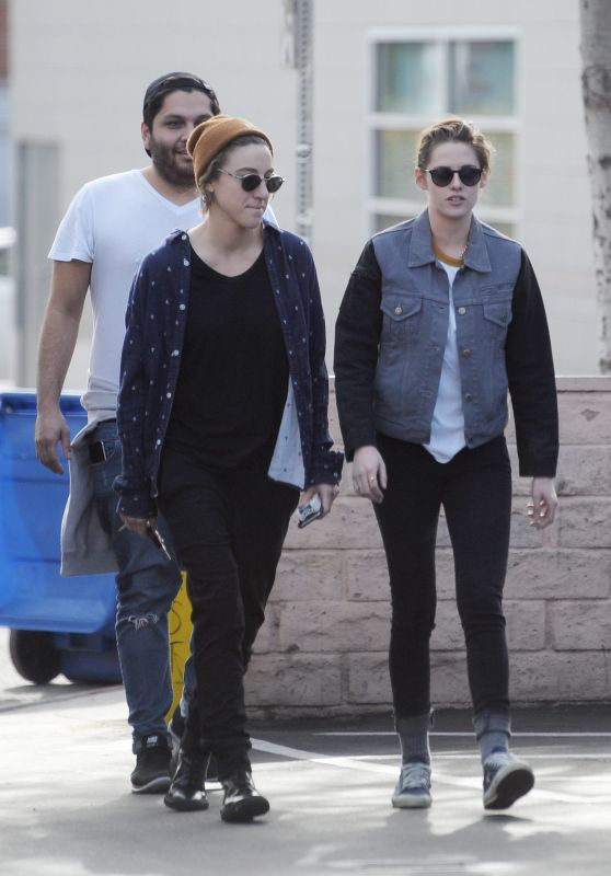 Kristen Stewart in Leggings - Out in Los Angeles, 12/24/2015