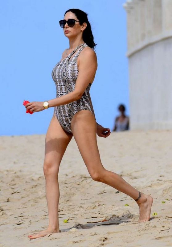 Lauren Silverman in a Swimsuit on the Beach in Barbados 12/19/2015