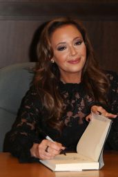 Leah Remini - Signs Her New Book 