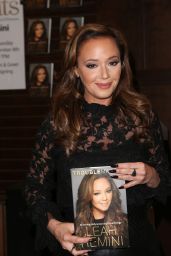 Leah Remini - Signs Her New Book 