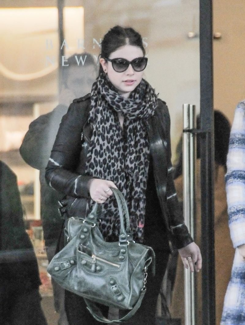 Michelle Trachtenberg Shopping at Barney's December 22, 2015 – Star Style