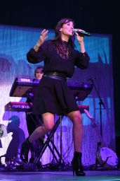 Natalie Imbruglia Performs at Manchester Arena, December 2015