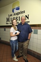 Olivia Wilde - Helps Gap and Bombas Hand out Socks at Los Angeles Mission, 12/9/2015