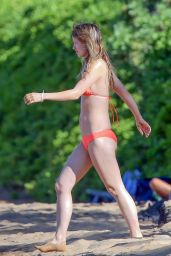 Olivia Wilde in a Bikini - Beach in Hawaii, 12/12/2015 