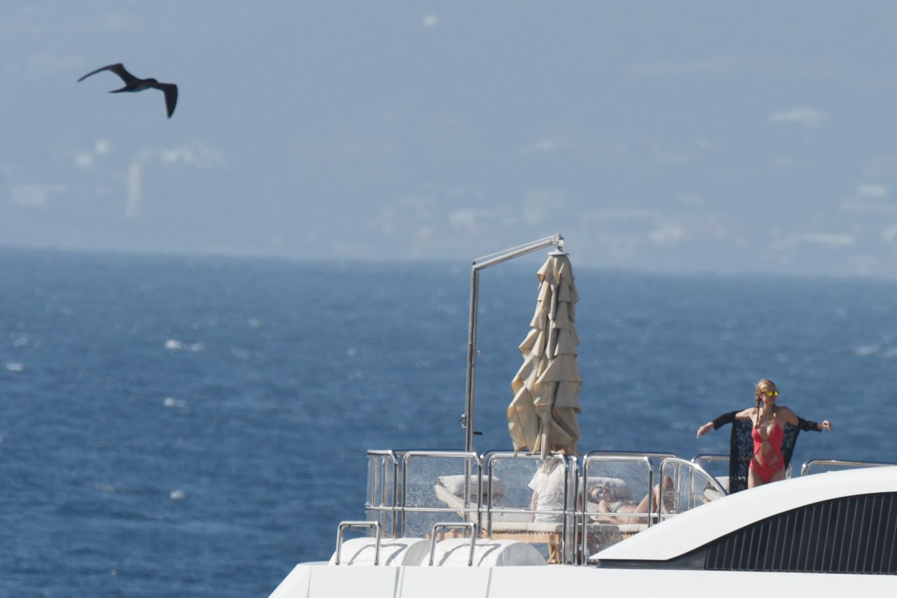 paris hilton on yacht