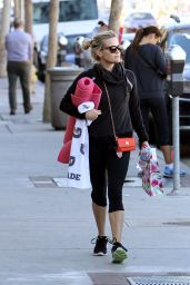 Reese Witherspoon - Going to a Yoga Class in Brentwood, December 2015
