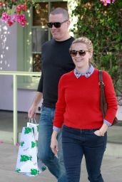 Reese Witherspoon - Out in Santa Monica 12/19/2015