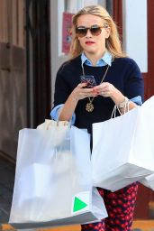 Reese Witherspoon Shopping at the Brentwood Country Mart, December 2015