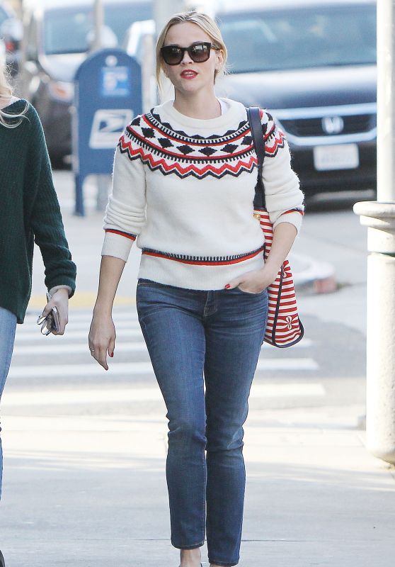 Reese Witherspoon Street Style - Los Angeles, December 2015
