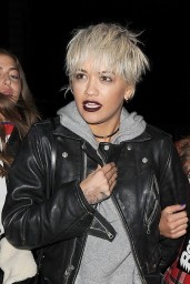rita-ora-shows-off-her-new-blonde-bob-haircut-leaves-pizza-express-in-notting-hill-12-9-2015_1