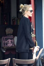 Rosie Huntington-Whiteley at Le Conversation Cafe in West Hollywood, December 2015