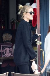Rosie Huntington-Whiteley at Le Conversation Cafe in West Hollywood, December 2015