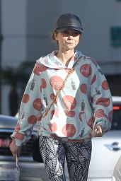 Sarah Hyland in Spandex - Shopping in Los Angeles, December 2015