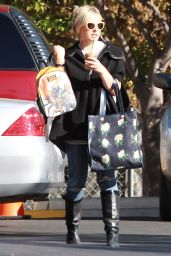 Sarah Michelle Gellar Out in Sherman Oaks 12/13/2015 