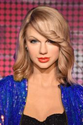 Taylor Swift - Unveiling of Her Wax Figure at Madame Tussauds in Berlin, December 2015