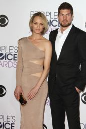 Amber Valletta – 2016 People’s Choice Awards in Microsoft Theater in Los Angeles