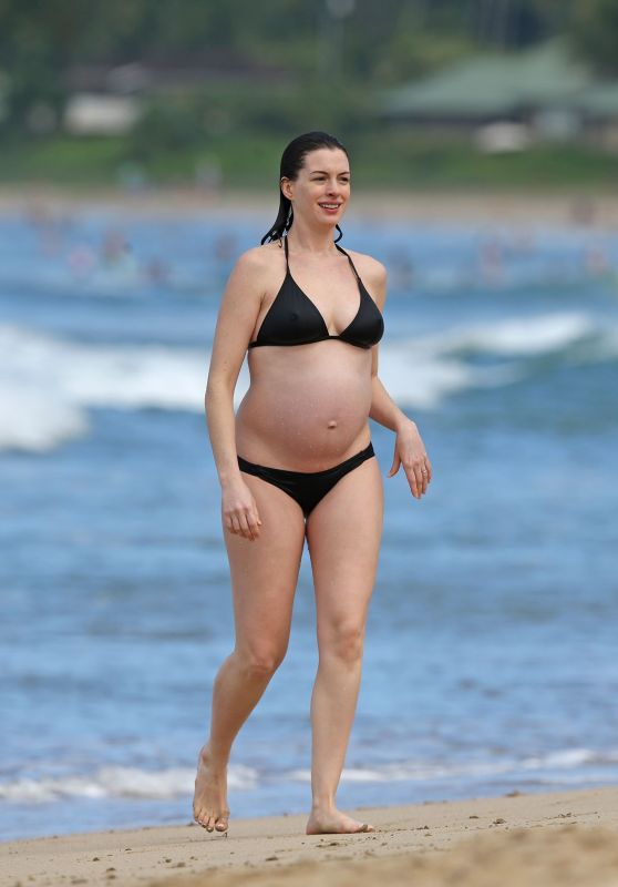 Anne Hathaway Bikini Candids - Hawaii 12/27/2015