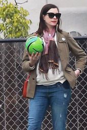 Anne Hathaway Street Style - at a Park in Los Angeles, January 2016