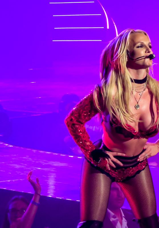 Britney Spears - Performs at Planet Hollywood Resort and Casino in Las Vegas, January 2015