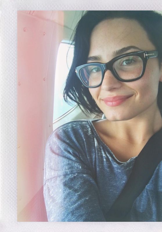 Demi Lovato - No-Makeup Monday - Instagram Picture 1/25/2016