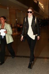 Gigi Hadid Airport Style - LAX in Los Angeles 01/15/2016 