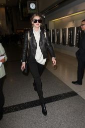 Gigi Hadid Airport Style - LAX in Los Angeles 01/15/2016 