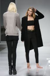 Gigi Hadid - Versace Catwalk Before The Haute Couture Spring Summer 2016, Paris Fashion Week 1/25/2016