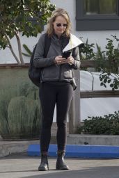 Helen Hunt Casual Style - Leaving Starbucks in Los Angeles, January 2016