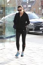 Jennifer Garner in Tights - Leaving the Gym in Brentwood 1/19/2016