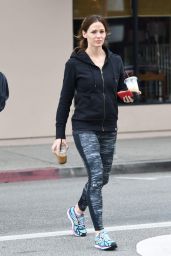 Jennifer Garner is All Smile - Hollywood, CA, January 23, 2016