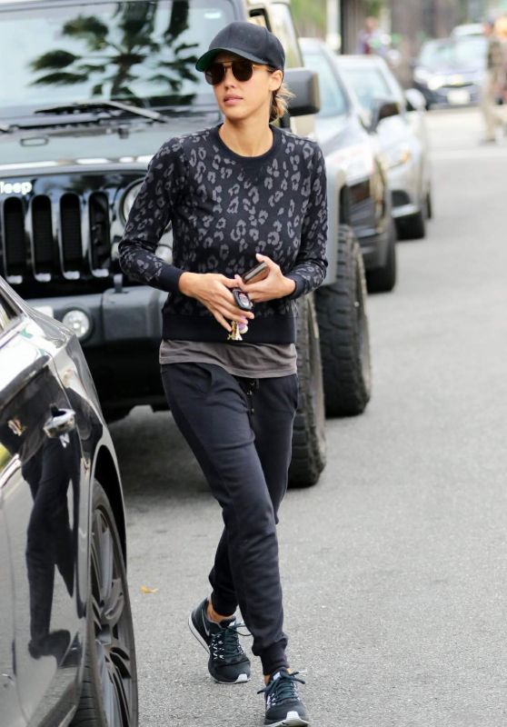 Jessica Alba - Shopping at Whole Foods in Los Angeles, January 2015