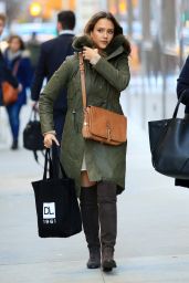 Jessica Alba Winter Style - Shopping in NYC 1/27/2016 