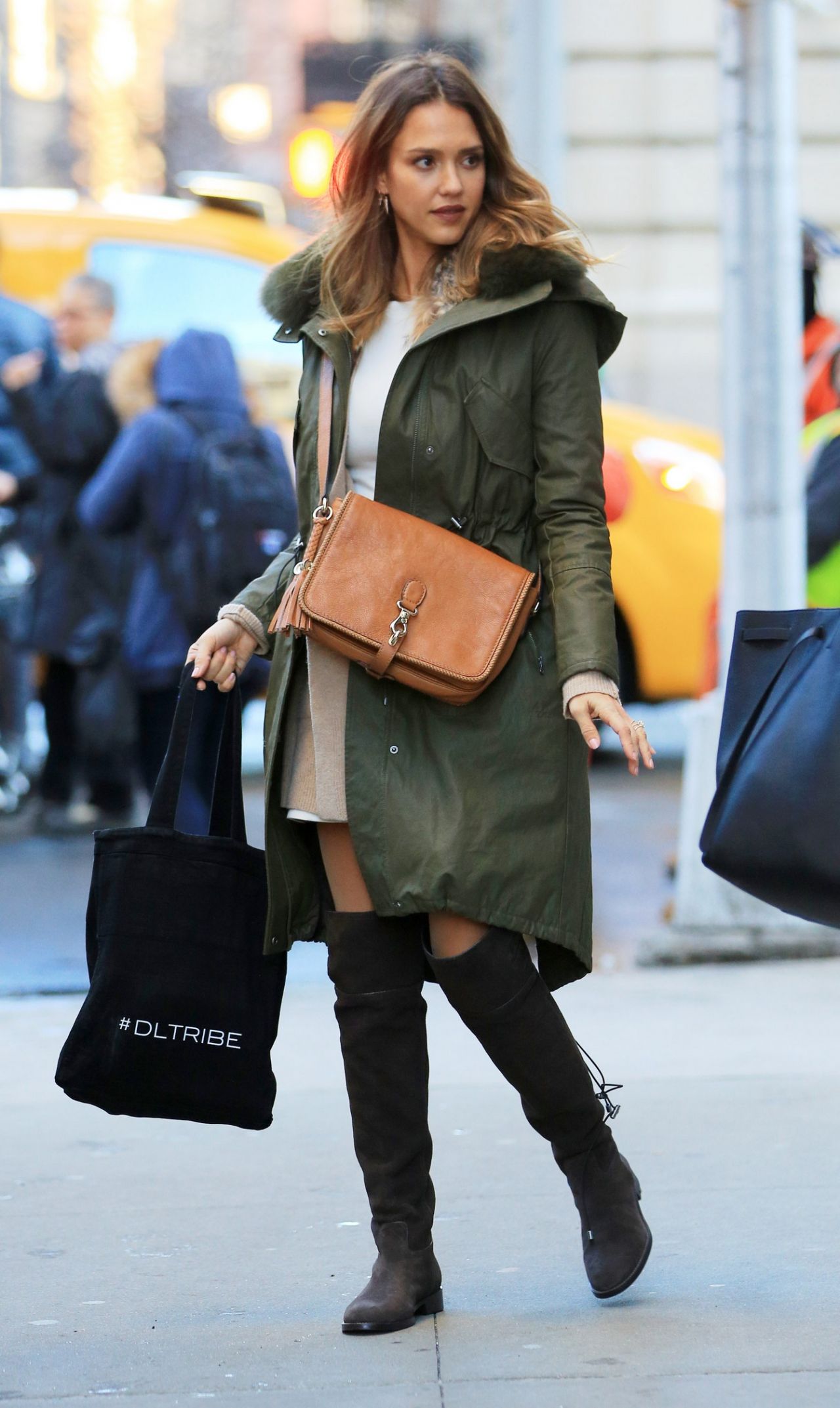 Jessica Alba Winter Style - Shopping in NYC 1/27/2016 • CelebMafia