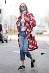 Karlie Kloss Street Style - Out in New York City, 01/22/2016 