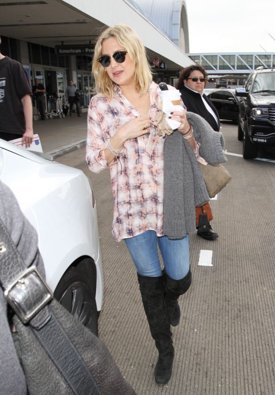 Kate Hudson Airport Style - Arrives at LAX in Los Angeles 1/28/2016