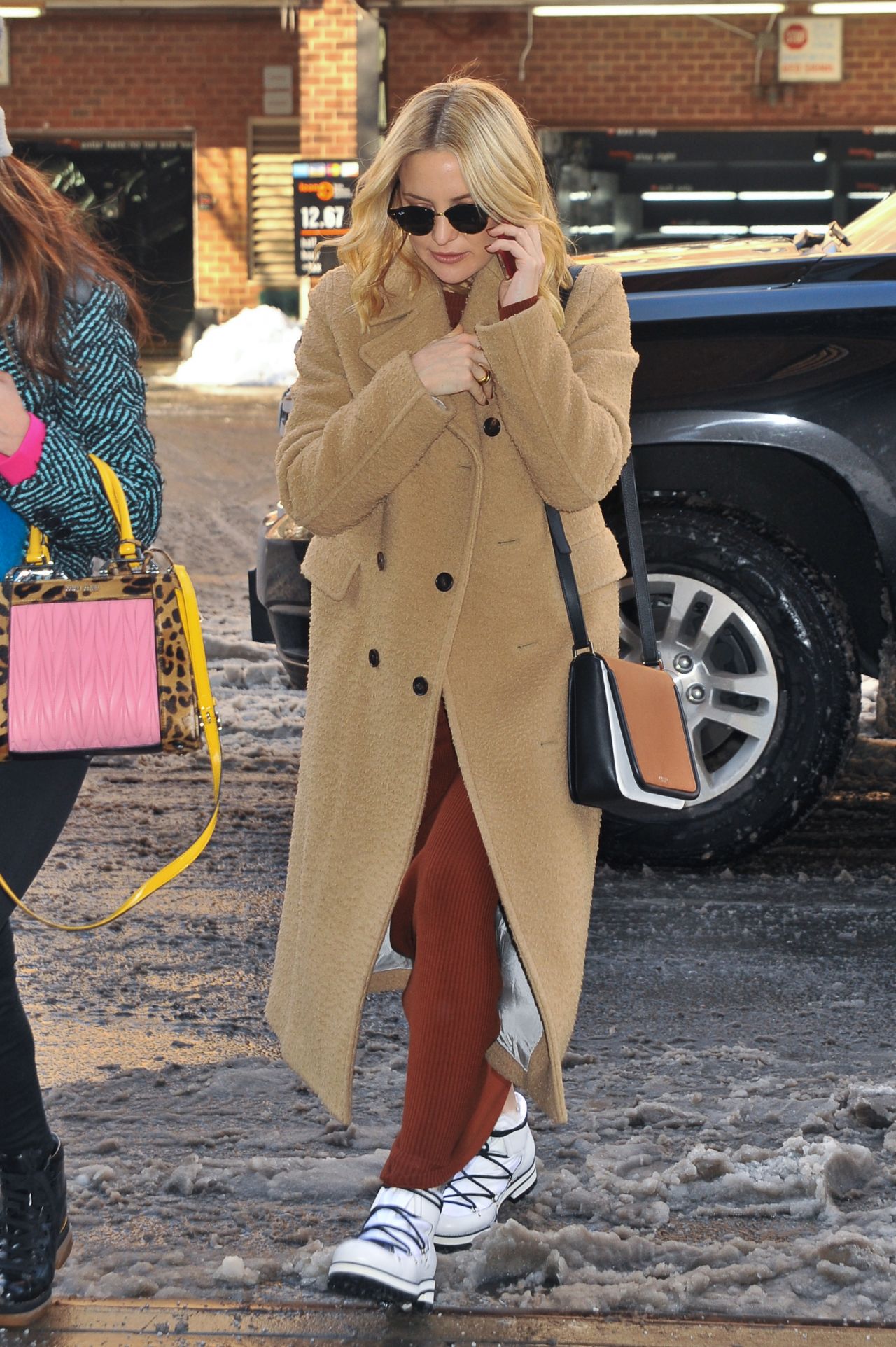 Kate Hudson Winter Style - Out in NYC 1/25/2016 • CelebMafia