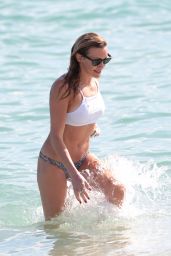 Katie Cassidy Bikini Pics - Miami Beach - 01/02/2016