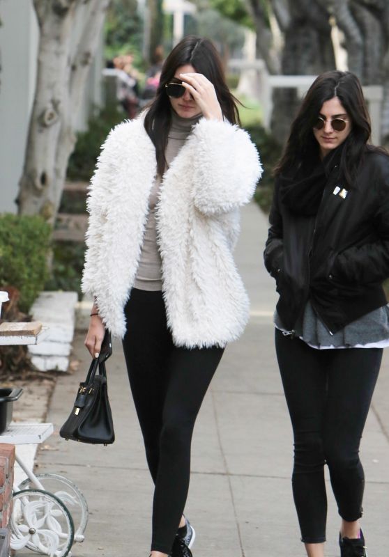 Kendall Jenner Street Style - Out in Los Angeles, CA 1/3/2016 