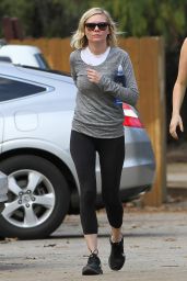 Kirsten Dunst in Leggings - Out in Studio City, January 2016