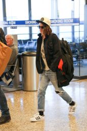 Kristen Stewart at Salt Lake City International Airport, January 2016